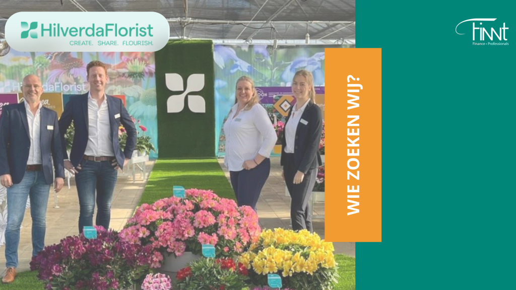 Team van HilverdaFlorist tussen de bloemen, met de tekst 'Wie zoeken wij?'