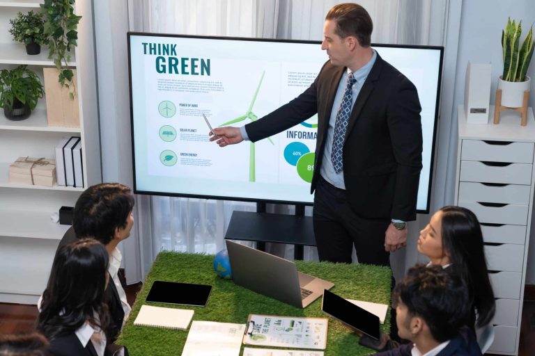 CSRD en duurzaamheidsrapportage – finance professional werkt aan ESG-data | Finnt
