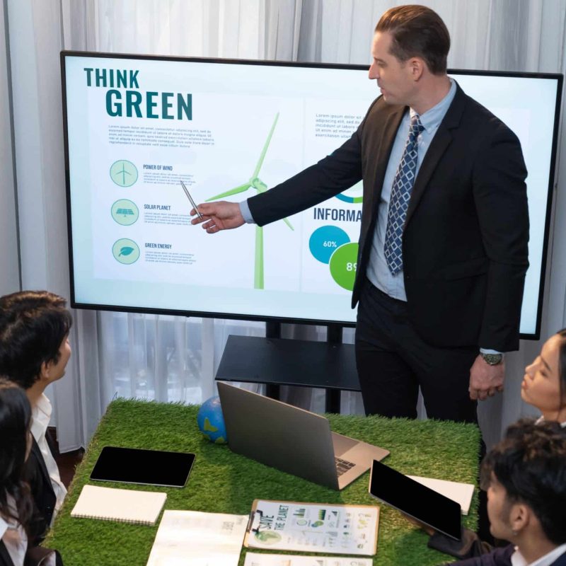 CSRD en duurzaamheidsrapportage – finance professional werkt aan ESG-data | Finnt